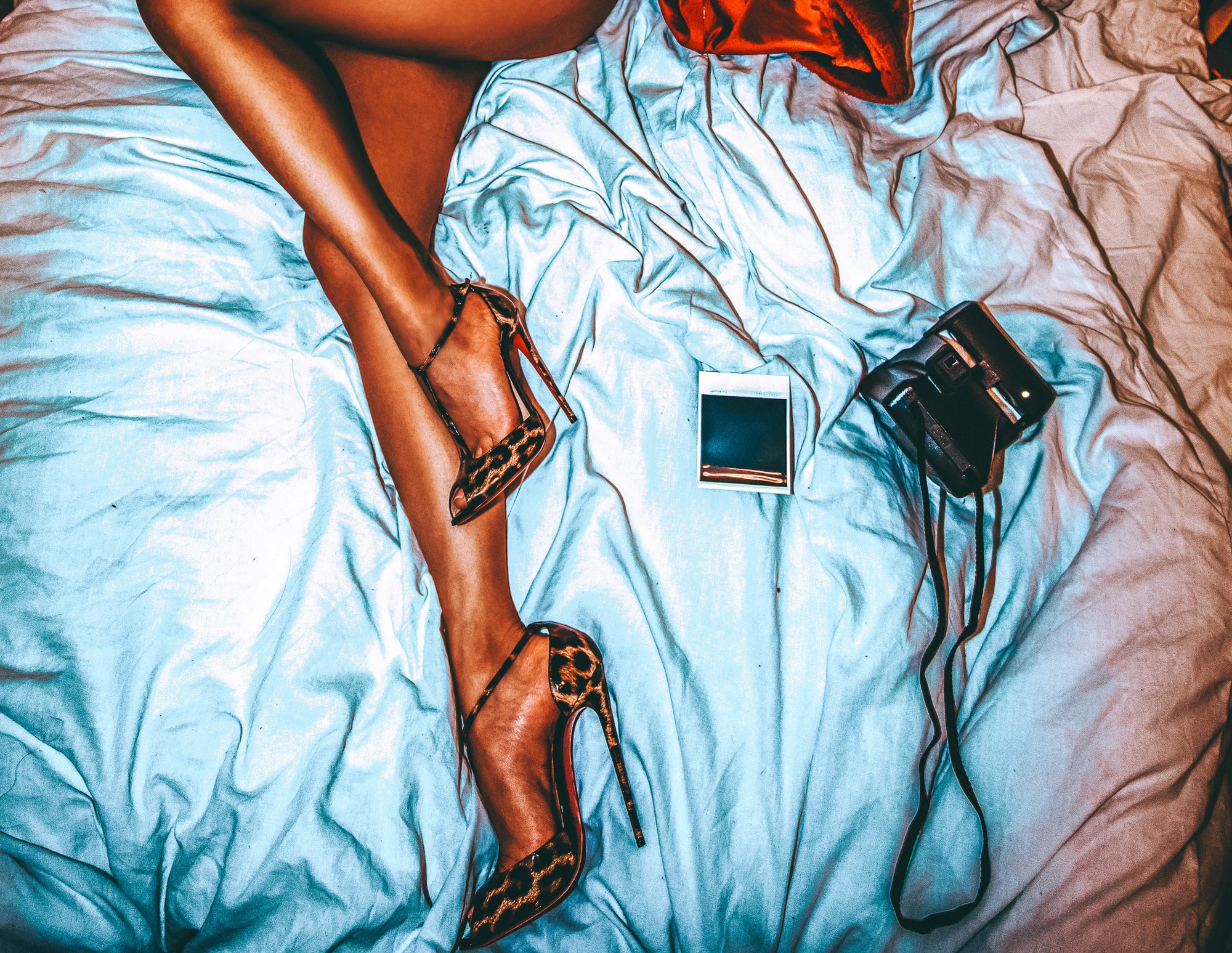 Camera and styling details from a Desantos World photoshoot